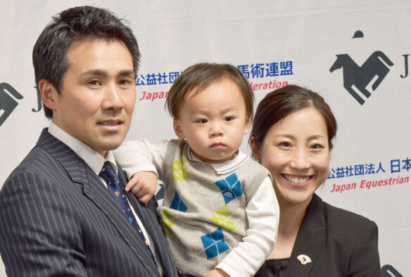 大岩義明の妻(武田麗子)と子供